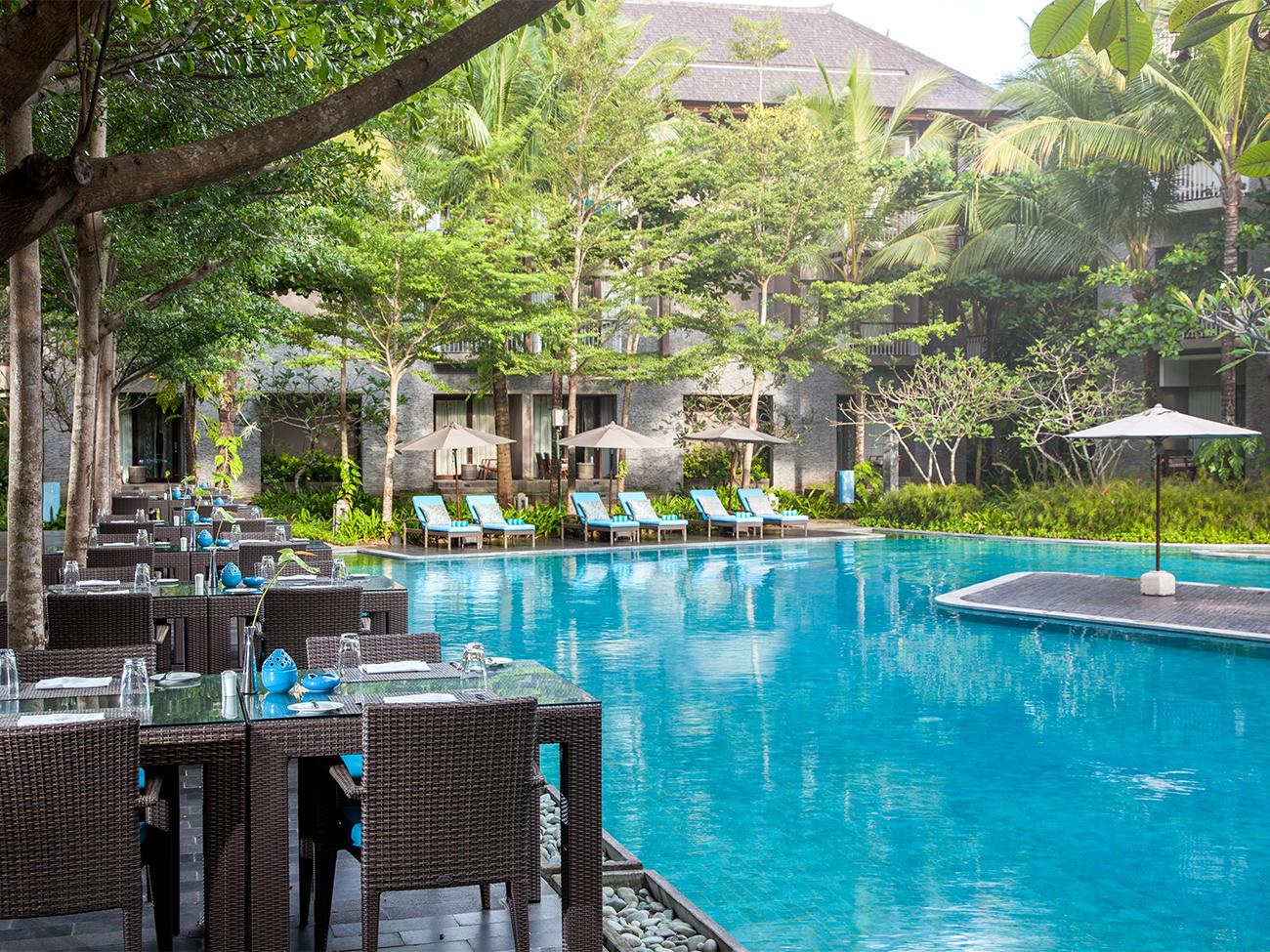 Momo Cafe - Pool Terrace